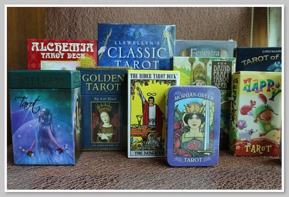 Lựa chọn một bộ bài phù hợp là bước đầu để học bói bài tarot thành công 