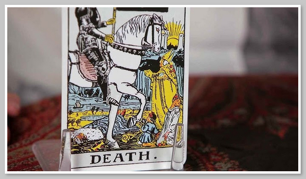 Lá bài Death Tarot là lá bài số 13 trong bộ Ẩn chính của bộ bài Tarot