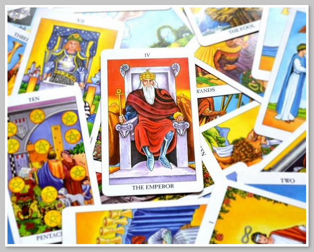 Sự kết hợp giữa lá The Emperor và Strength trong Tarot là một dấu hiệu vô cùng tích cực