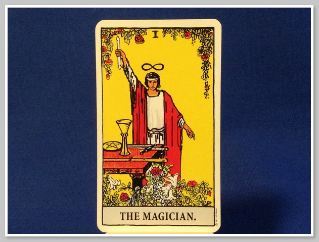 Lá bài The Magician Tarot là biểu tượng của sức mạnh, sự sáng tạo và khả năng biến ước mơ thành hiện thực